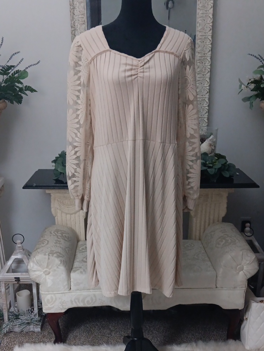 Women's Cream Lace Sleeve Pleated A-Line Dress